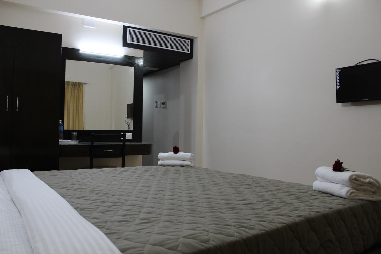 Hotel Jaidharshini Palace Kumbakonam Exteriör bild