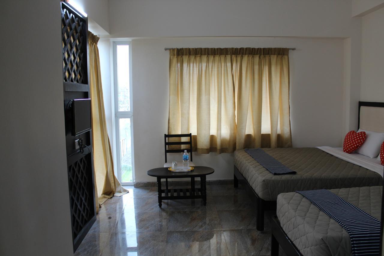 Hotel Jaidharshini Palace Kumbakonam Exteriör bild
